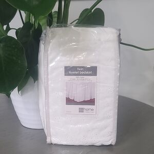 Home Collection White Eyelet Twin Bedskirt